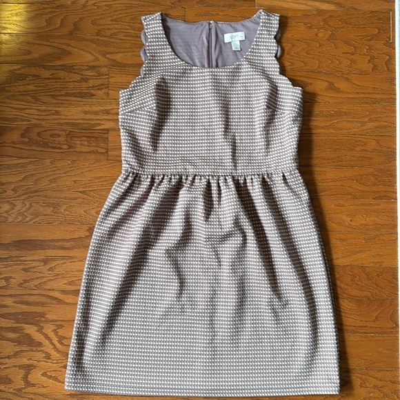 LOFT Dresses & Skirts - Loft scalloped sleeve dress
